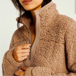 Abercrombie & Fitch Soft A&F Sherpa Fleece 1/4 Zip Pullover Womens